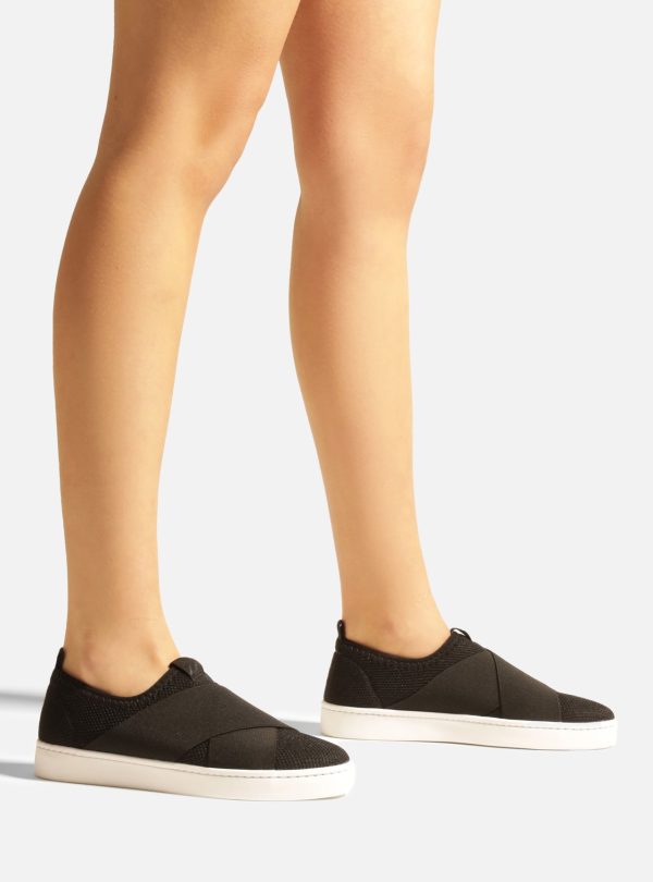 T?nis Slip On Preto Tecido El?sticos