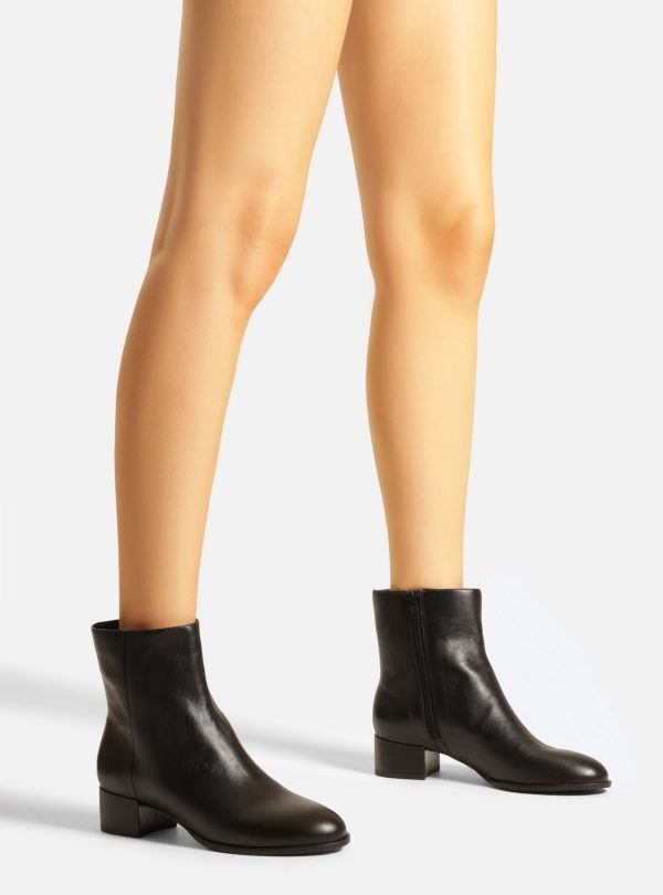Bota Preta Couro Cano Curto Salto Bloco B?sica